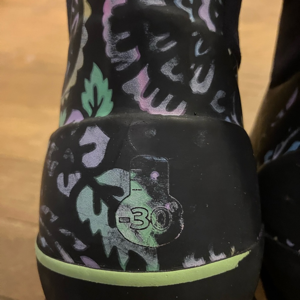 Bogs Kids Black and Colorful Pattern Boots - Picture 5 of 7